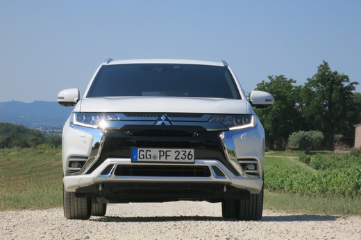 מיצובישי אאוטלנדר PHEV מיצובישי אאוטלנדר PHEV